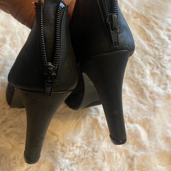 Black lace Maurice’s open toe heels - Picture 2 of 7